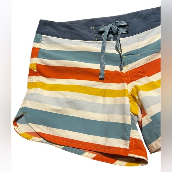 Patagonia Wavefarer 5” Women’s Boardshorts in Surfboard Yellow - Picture 3 of 10